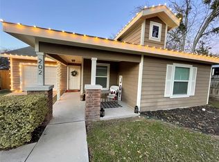 202 W Oak St, Decatur, TX 76234