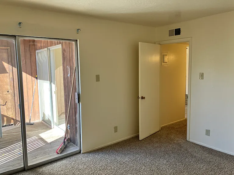 1917 Ridgecrest Dr SE #413 — Photo 20