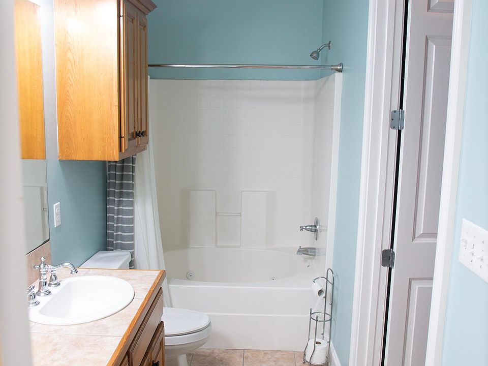 1st image of 202 W Brentwood Blvd Unit 4