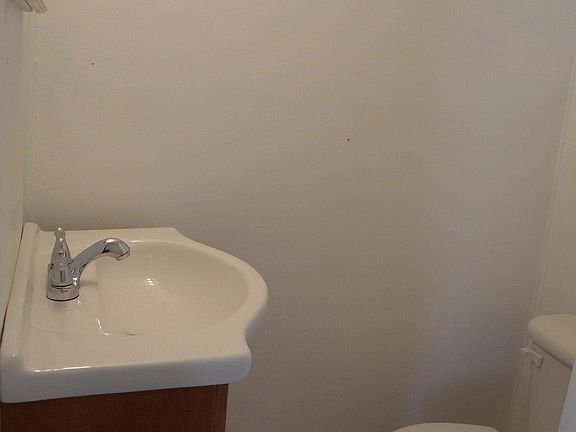 4th image of 2202 Columbia Pl