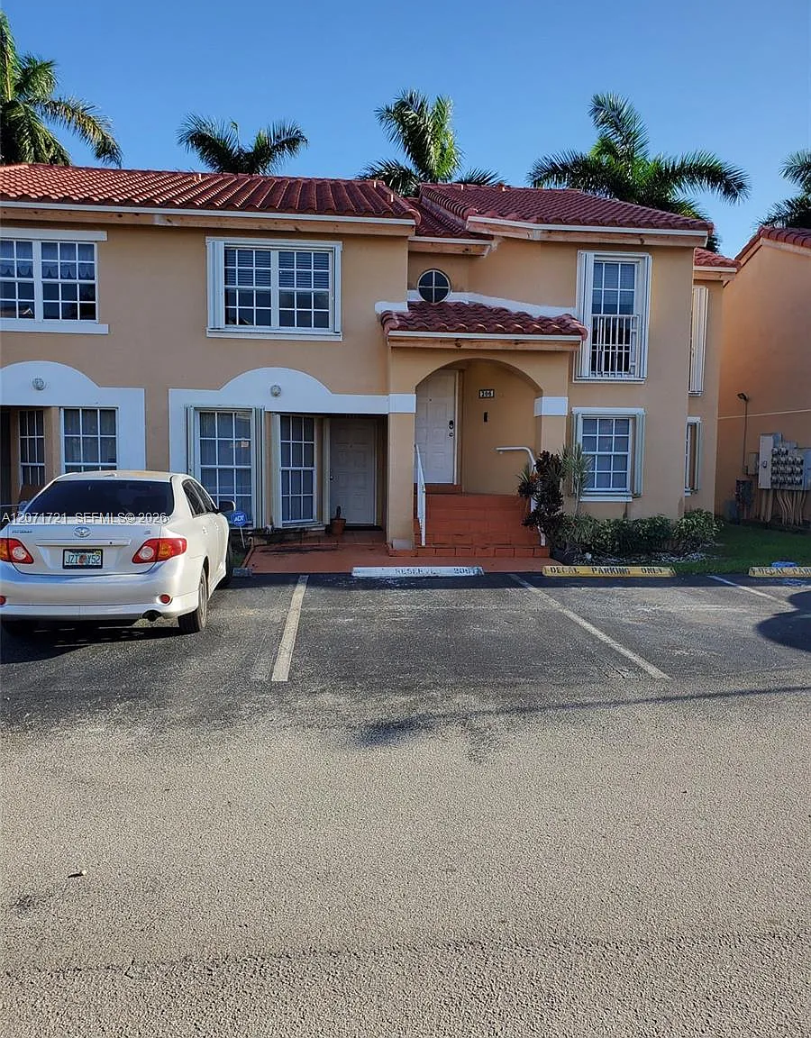 Sienna Villas Condo — Photo 4