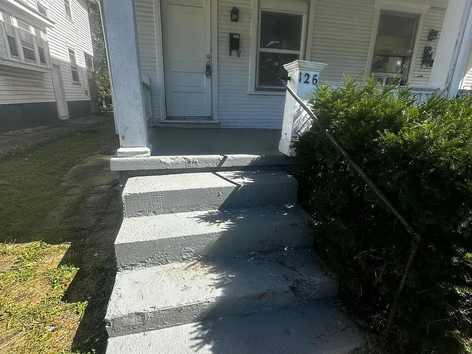 126 Wroe Ave