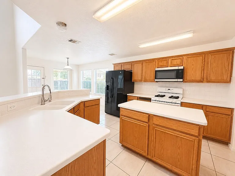 7219 Brookville Ln — Photo 6