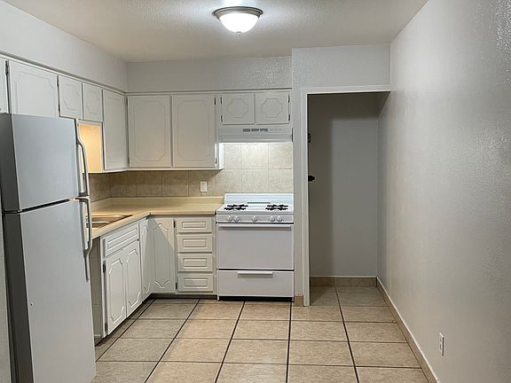 5th image of 99 Parque De Oeste Dr APT 3