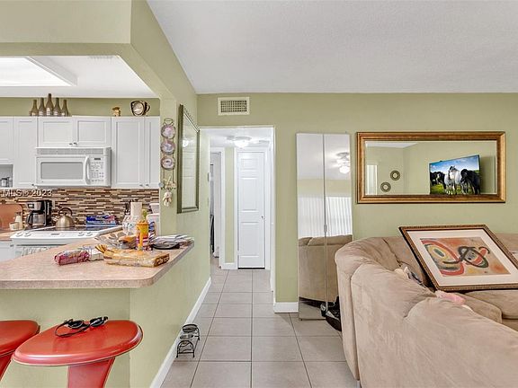 2nd image of 4732 SW 33rd Ave APT 105