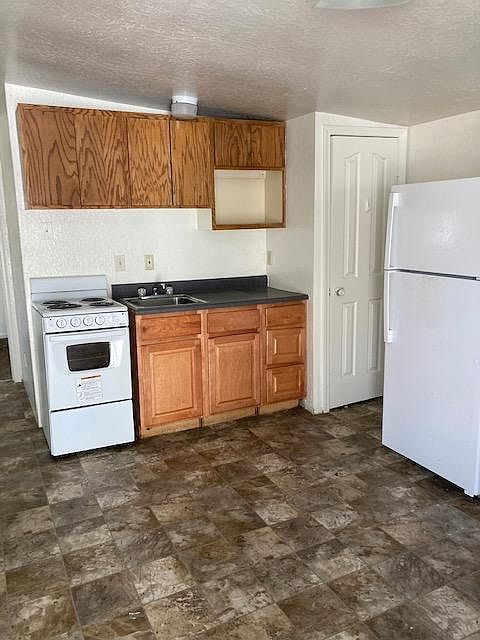 2nd image of 631 S O'Leary St