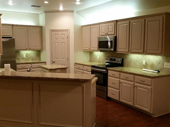3rd image of 813 Avenue S