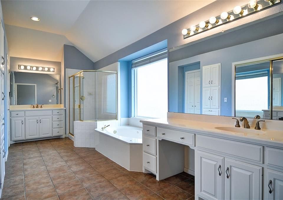 2nd image of 1209 Saddlebrook Dr