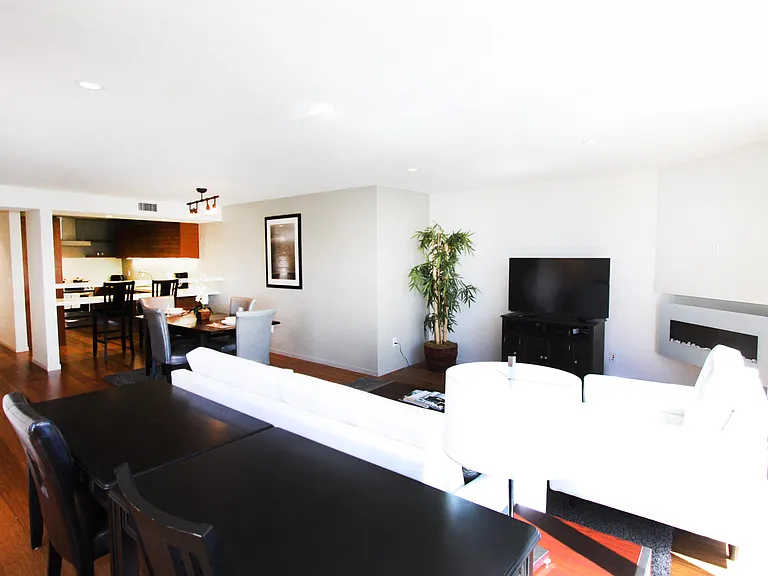 Waves MDR Apartments — Photo 18