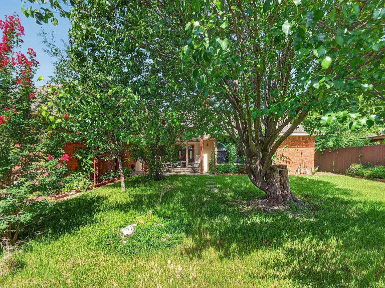 2105 Rolling Oak Ln — Photo 30