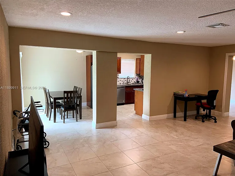 6407 SW 5th St — Photo 25