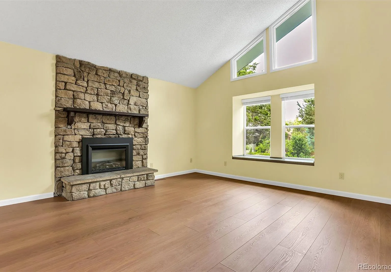 3 bed, 2.5 bath, 2338 sqft, $2,995 — Photo 4