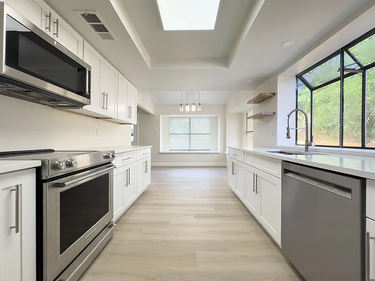 2927 Burnt Oak St — Photo 5
