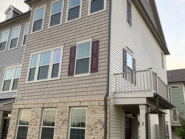 2 Braeburn Ct #402, Livingston, NJ 07039