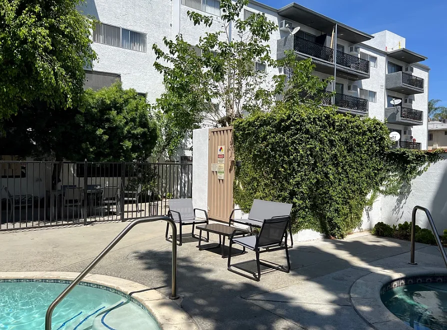 Whitsett Apartments — Photo 2