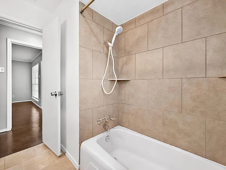 8351 Lullwater Dr — Photo 20