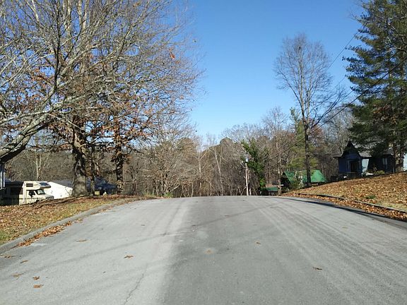 5th image of 431 E Sharon Cir