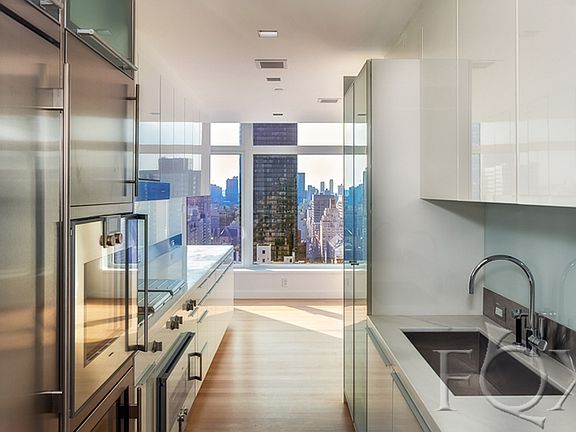4th image of 400 E 67th St APT 28A