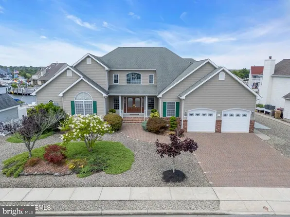 30 Centerboard Dr, Bayville, NJ 08721