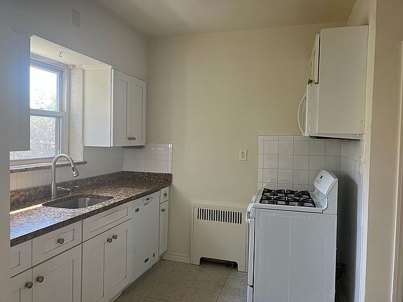 3rd image of 6406 Asquith Cres #2