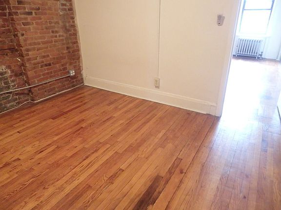4th image of 502 W 47th St APT 3W