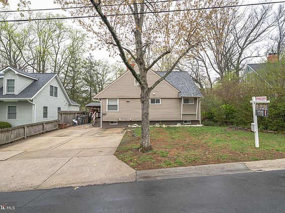 2nd image of 524 Calvin Ln