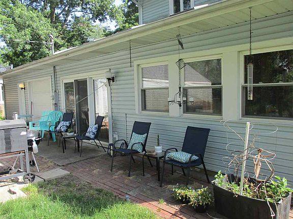 5th image of 19643 Paxson Dr S