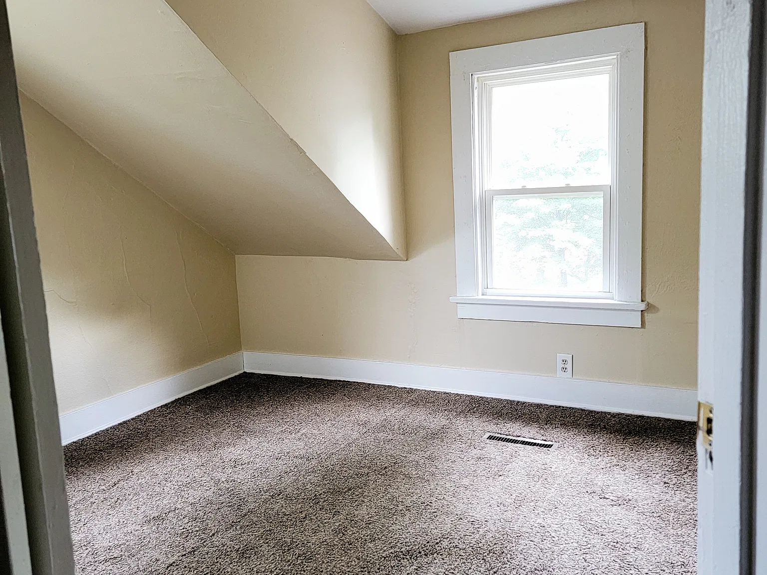 2 bed, 965 sqft, $975 — Photo 4