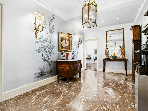 33 East 70th Street image 1 of 7