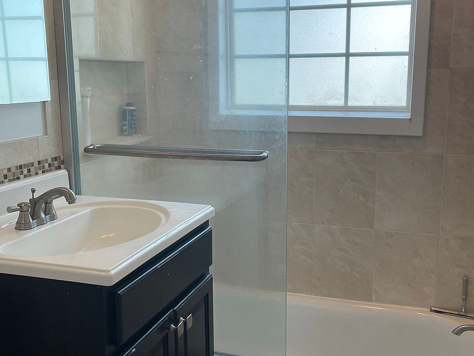 Example of similiar bathroom.