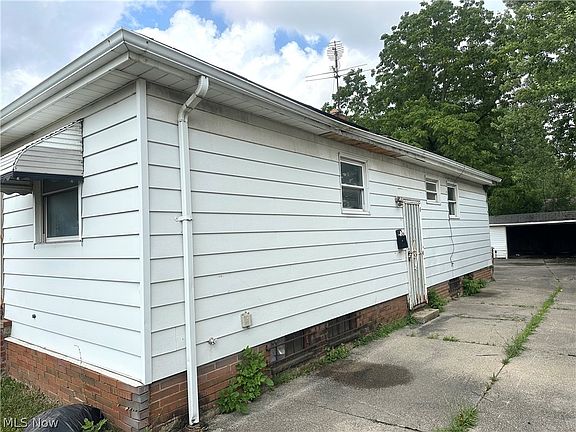 2nd image of 4549 Lee Rd