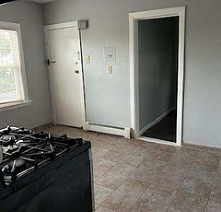 5th image of 176 Goldsmith Ave #3
