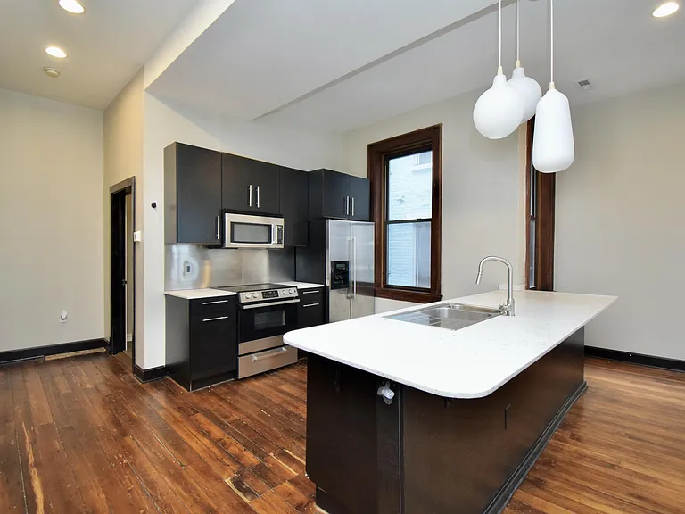 522 E 12th St #1 — Photo 16