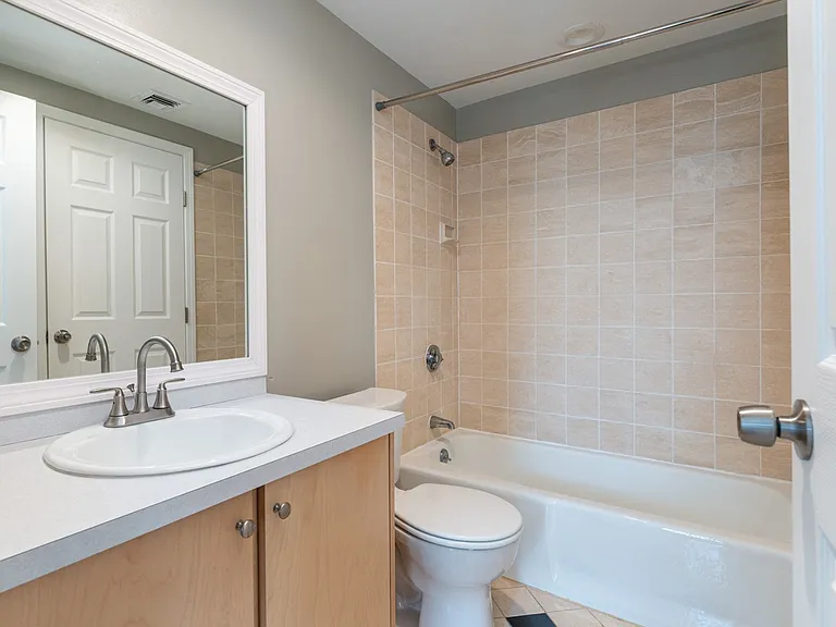 Townhouse Apartments — Photo 9
