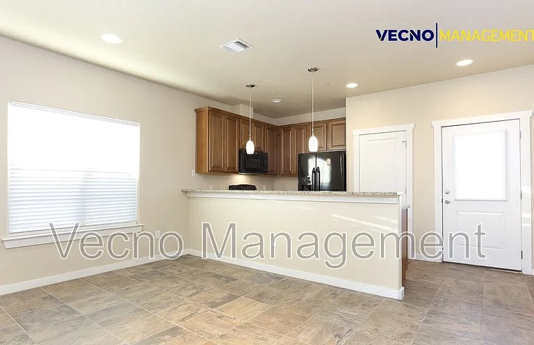 211 Circle Court Dr #211 — Photo 9