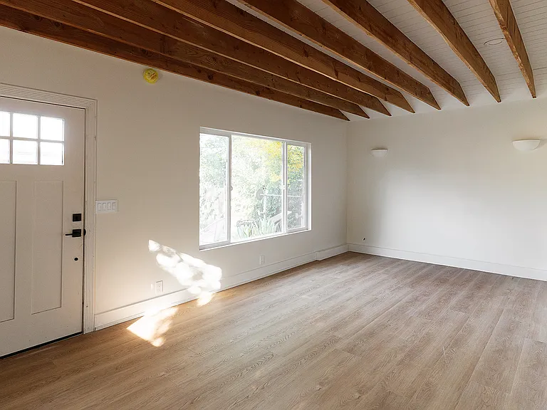 2841 Los Feliz Dr #B — Photo 5