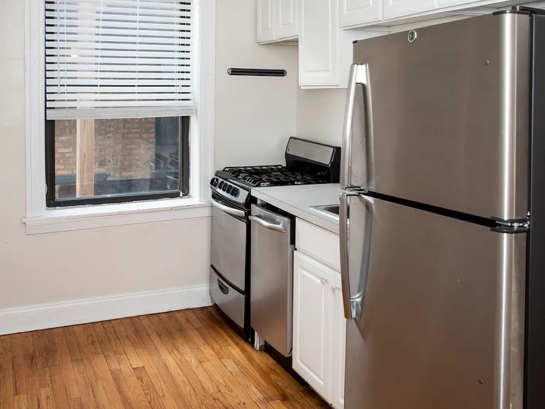 837 W Cornelia Ave #2N — Photo 1