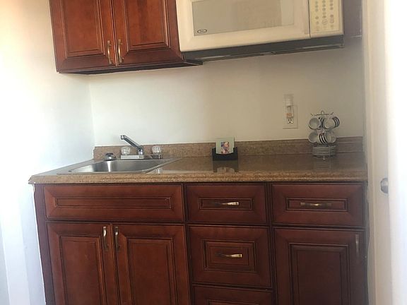3rd image of 621 SW 116th Ct