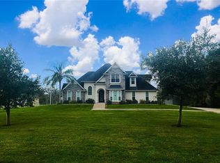 2218 Oakwood Dr, Lake Jackson, TX 77566