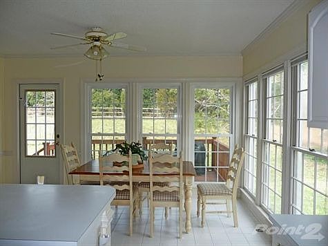 Sunlight floods in to the Large Breakfast area.