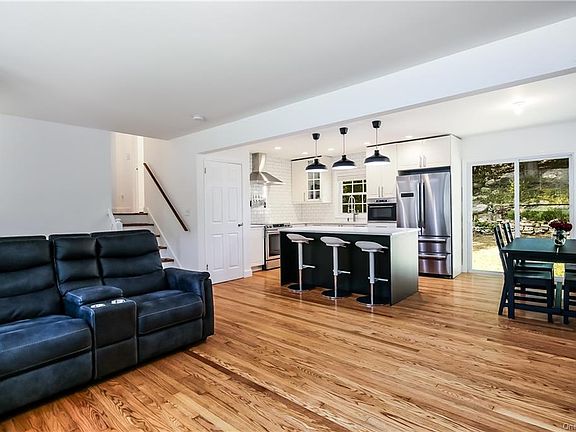 4th image of 23 Glenna Dr