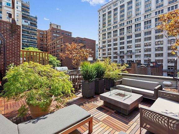 4th image of 126 E 16th St APT 5D