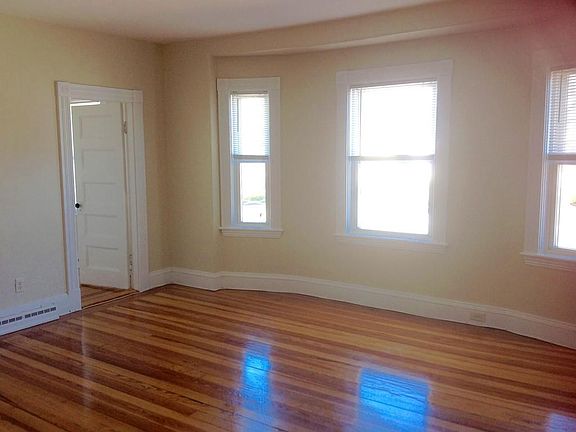 3rd image of 263 Whitwell St #3