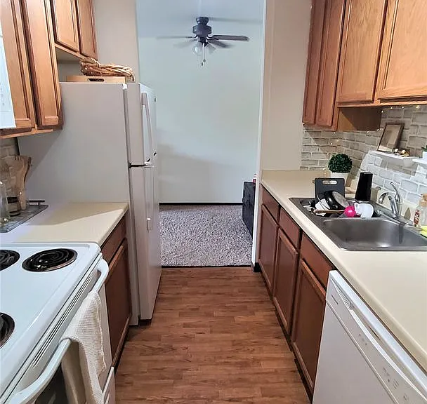 530 N Eau Claire Ave — Photo 7