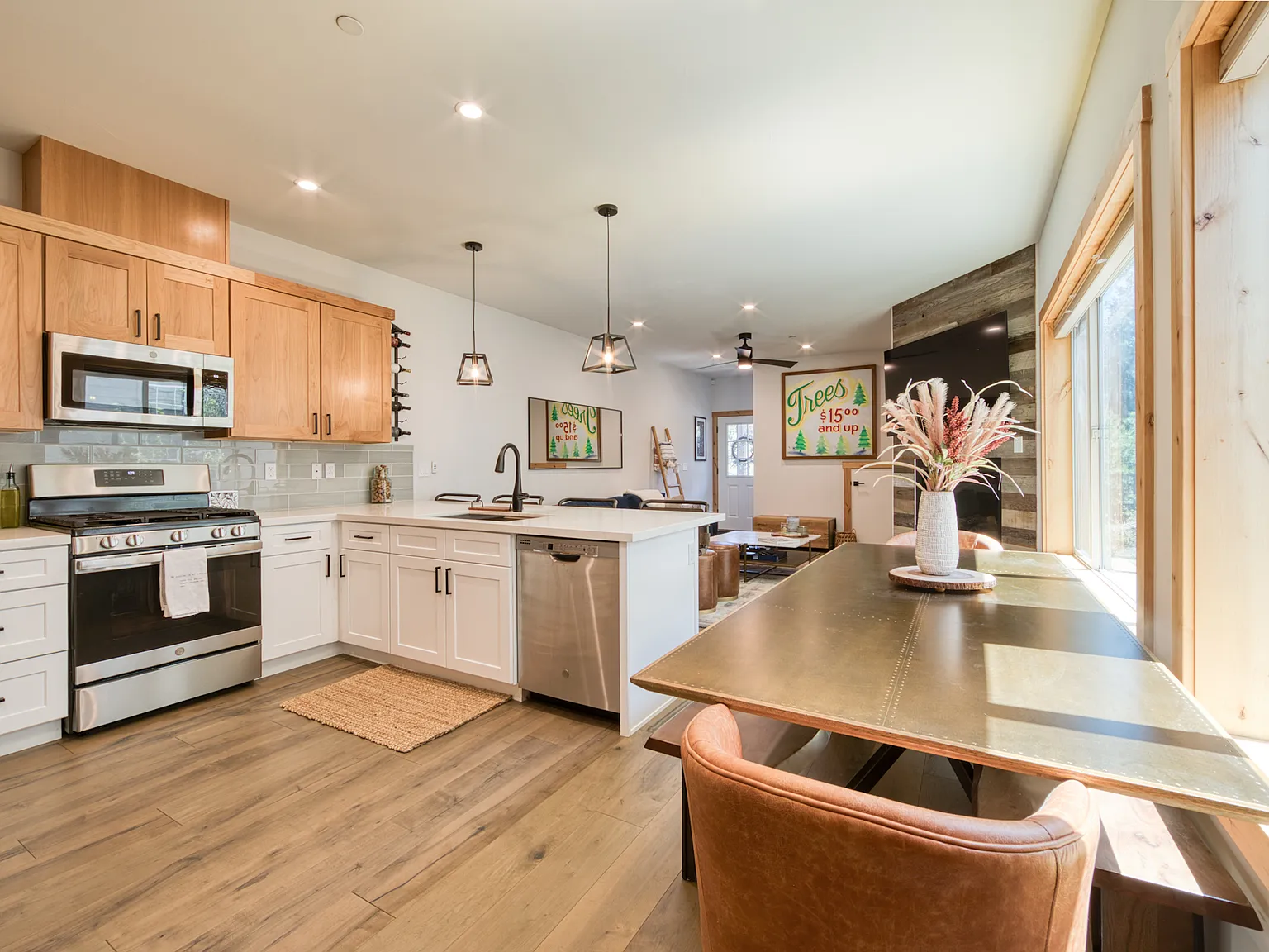 3 bed, 2.5 bath, 1450 sqft, $5,500 — Photo 4