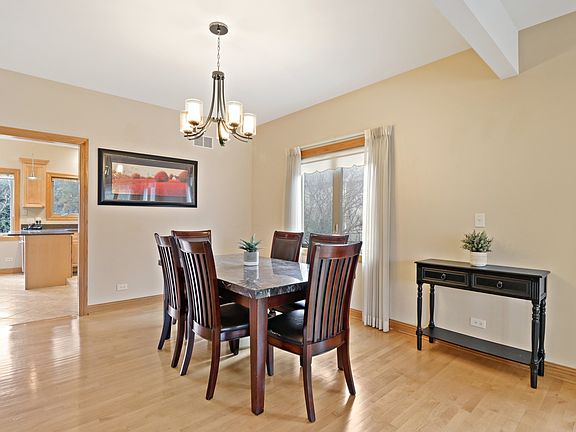 5th image of 4937 Egandale Ave