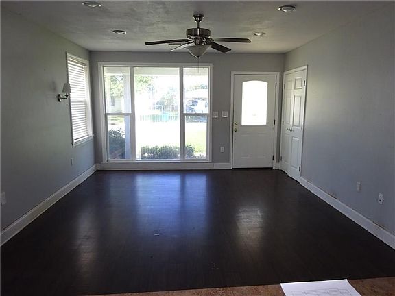 4th image of 200 Livingston Dr
