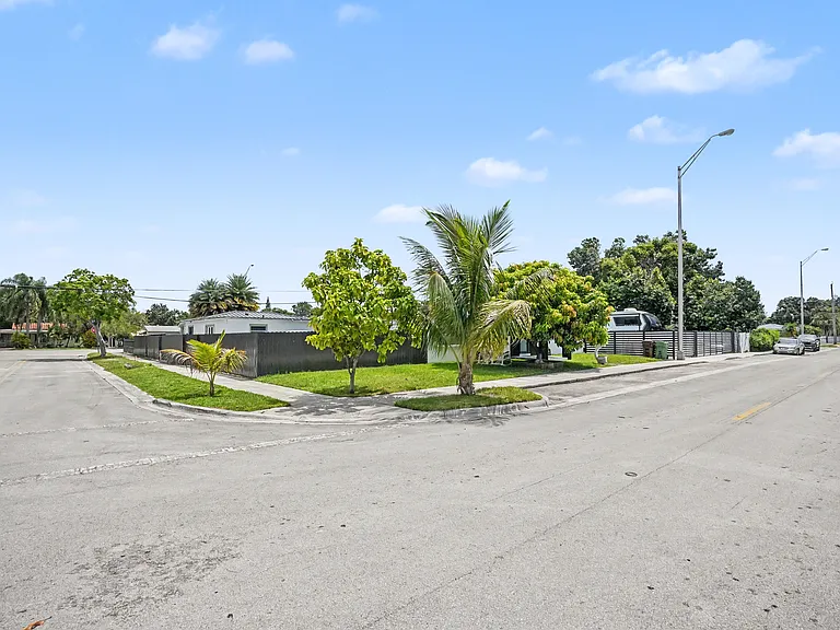 331 W 40th Pl — Photo 21