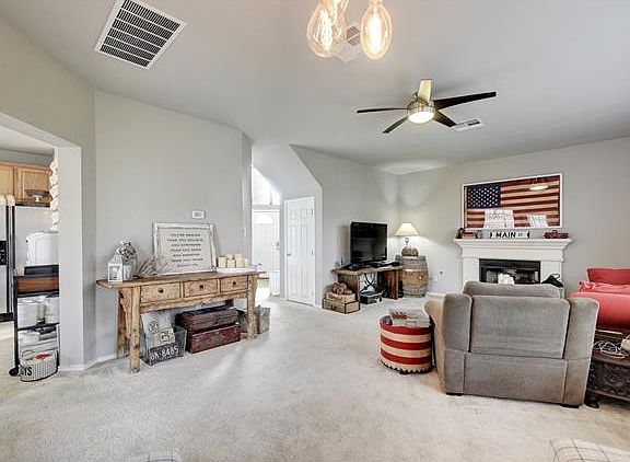 2nd image of 3313 Lynnbrook Dr