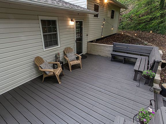 3rd image of 305 Marcelle St NE